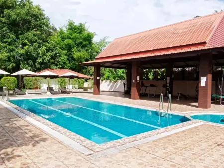 Hong Feng 168 Villa Hotel Отели рядом с достопримечательностью «Wat Tham Praditsathan»