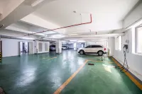 Vienna International Hotel (Shantou High-speed Railway Station East Plaza Branch) - parking