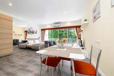 Chic Condo Apartment A104