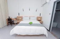He Ruo Homestay Hotels near CRC Wharf