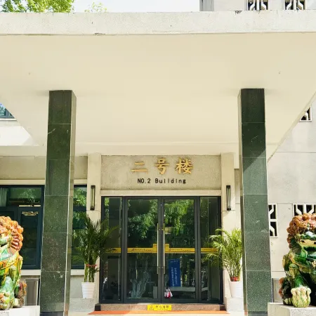 HUST ACADEMIC EXCHANGE SERVICE CENTER