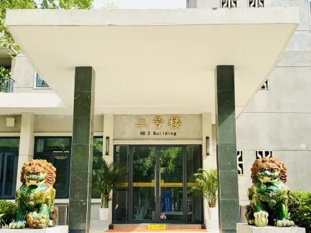 HUST ACADEMIC EXCHANGE SERVICE CENTER Отели рядом с достопримечательностью «Wuhan Botanical Garden»