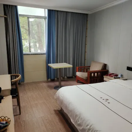 Yihuang Jingtai Hotel