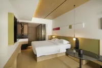 SFEEL Designer Hotel (Chengdu West Station Zhongba Subway Station Branch) Hotel a Du Fu's Thatched Cottage and Qingyang Palace