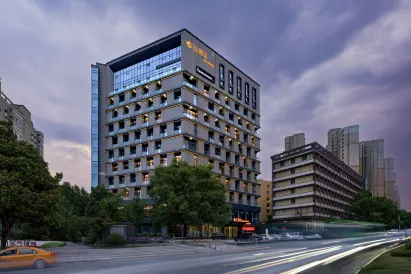 Xi 'an Dayan Pagoda RENJOY Hotel