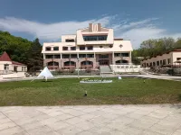 Lake Jingpo Baoyuewan Hotel (Lake Jingpo Scenic Area)