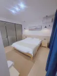 She · Shanfeng Homestay - Esports