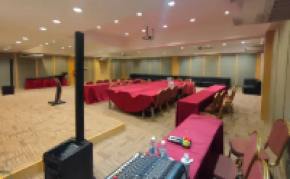 浪中島夏日海灣度假村