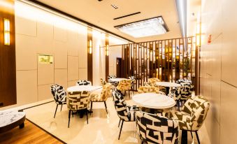 Grand Astoria Hotel