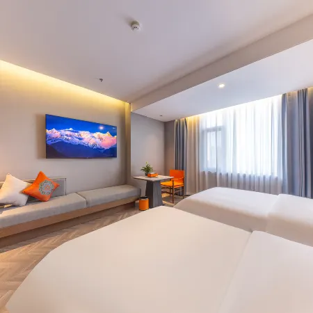 Dunhuang Binhe International Hotel (Dunhuang Night Market & Dunhuang Bookstore)