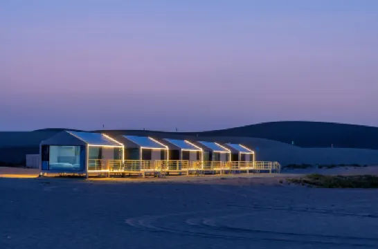 Zhongwei Shining Star River Camping Site Hotel di 