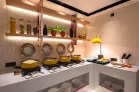 Home Inn YUNIK E‑Sports Hotel (Beijing Qinghe MixC · Xiaoyingqiao Metro Station)