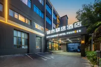 City Comfort Premier Hotel (Wuhan Houhu Avenue Baibuting) Hotels in North Hankou