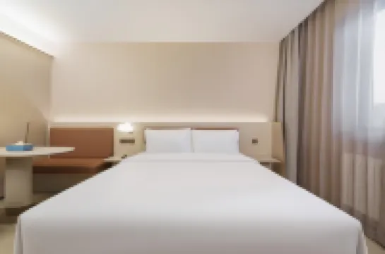 HanTing Hotel (Dalian North Railway Station North Square) Hotels in Dalian