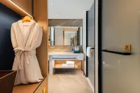 Aisi Art Hotel (Tianhan Wetland Park Music Fountain Branch) - parking