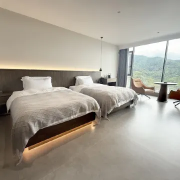 180 degree mountain view boutique vacation homestay at a glance