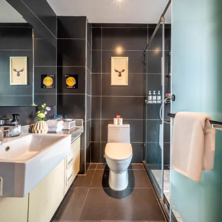 H Hotel