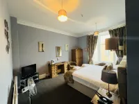 The George Hotel فنادق في مونتروز