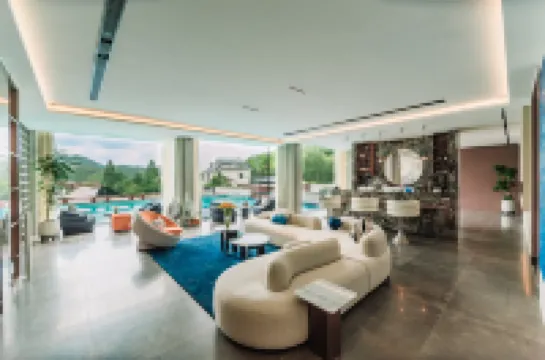 郡德里·莫幹環山野奢·設計師無邊泳池溫泉Garden美宿