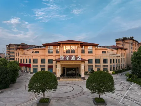 Chongqing Bishan CBD Qingshan Road Yaduo Hotel Отели рядом с достопримечательностью «Chongqing Machinery and Electronics Polytechnic College»