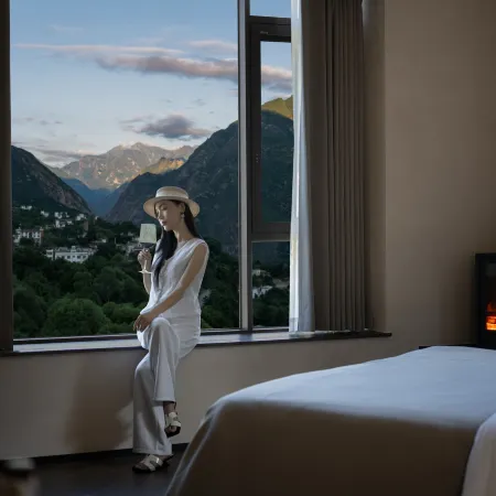 Alpenglow Resort Manor, Danba
