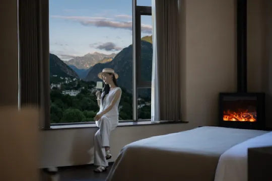 Alpenglow Resort Manor, Danba