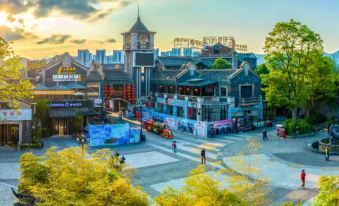 24° North Latitude Theme Hotel