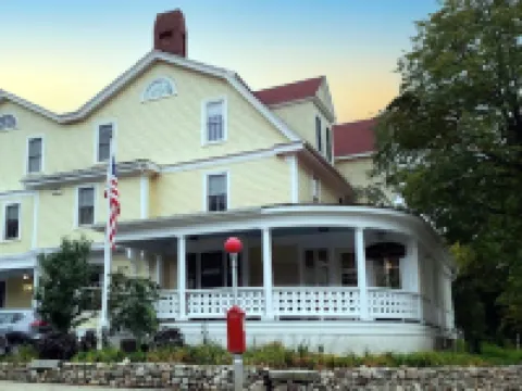 The Samuel Sewall Inn a Boutique Hotel โรงแรมในBrookline