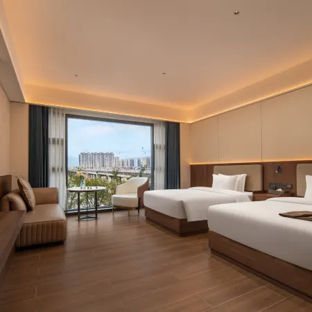 Boyuan Binjiang Hotel (Cili Railway Station People's Square)