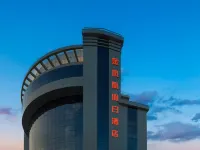 Golden Phoenix Holiday Inn Hotels in Данту