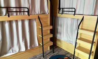 Ximo Hostel (Guiyang Fountain Pool Subway Station Taiping Road Internet-famous Street)