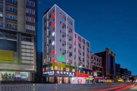Lufeng Jiajia Smart Hotel (Lufeng Donghai Suibao Department Store) Отели рядом с достопримечательностью «Shanwei Administration College Lufeng Branch»