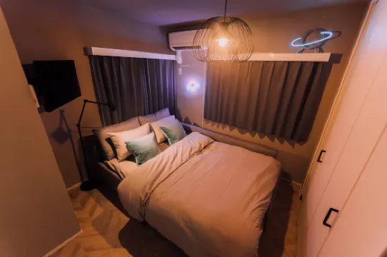 Showa Bloom: Shinjuku Neon Den