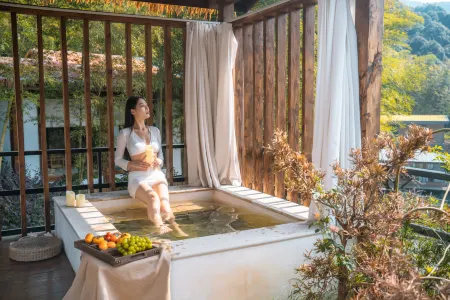 Anji Muyun Valley · Bluebird Café - Vacation Villa with Mountain Private Hot Spring & Koi Boat Rides Отели рядом с достопримечательностью «Anji Library»