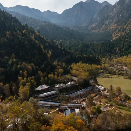 Jiuzhaigou Yangwangxingkong Manor Hotel (Preferred Choice for Overseas Tourists)
