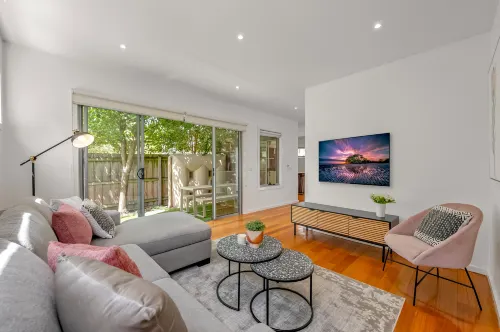 Relaxing Getaway Oasis with Patio in Charming Kew - Parking