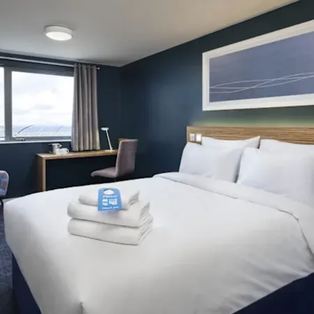 Travelodge Birmingham Aston Отели рядом с достопримечательностью «Железнодорожный вокзал Уиттона»