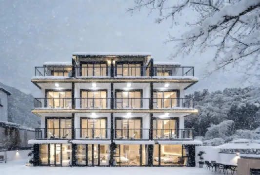 A pillow cloud · Pure oxygen in the cloud mountain top pool vacation beautiful stay Hotels near Sky Land