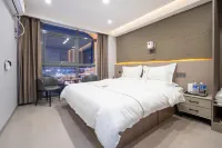 Han Le Square Hotel (Weihai High-speed Railway Station Han Le Square Night Market Store) - Esports