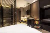 Baobaoxiong Smart E-sports Hotel (Tongren High-speed Railway Station Tourist Passenger Station)