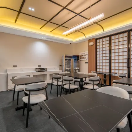 Yinmo Resort Hotel (Huangshan Yixian Hongcun Scenic Area Branch)