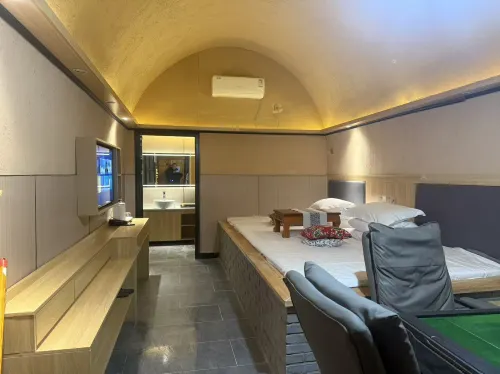 Hukou Shiyi Courtyard Yaodong Featured Homestay