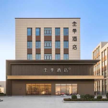 Full Season Hotel (Xinxiang Economic Development Zone Pingyuan Lake Park Branch)