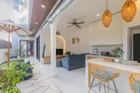 Ebony Villa Kerobokan - 2星級
