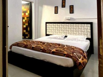 Homestay near isbt kashmiri gate & metro | private rooms & dorms