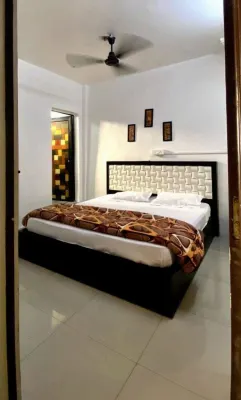 Homestay near isbt kashmiri gate & metro | private rooms & dorms Hotels near Miranda House