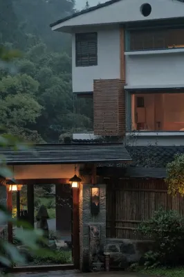 Huashuiwan Xiyuxi Hot Spring Homestay