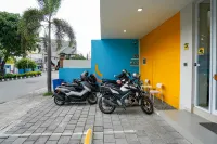Sans Stay Nagomi Gayamsari Semarang - parking