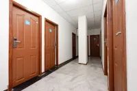 RedDoorz Near Kota Lama Semarang - Pensions