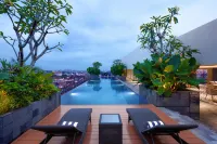 Oakwood Yogyakarta - สระว่ายน้ำแบบอินฟินิตี้